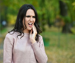 Woman with a toothache in Portland