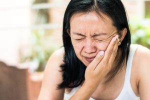 Woman with dental pain